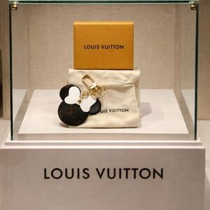 Luxury Gold and White Mini ears Keychain- all pieces stamped- FULL INCLUSION